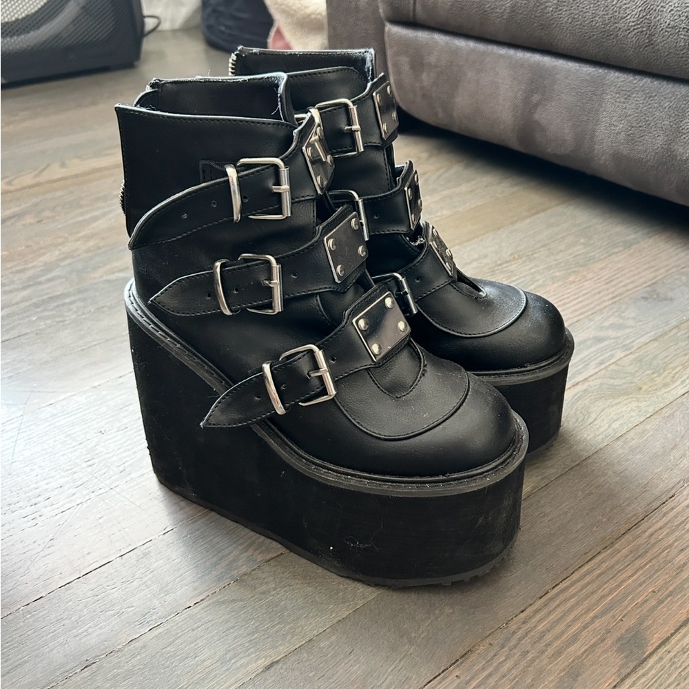 Demonia swing -105 Black Platform Buckle Boots